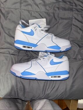 Air Flight 89 low white/univ blue men’s size 9